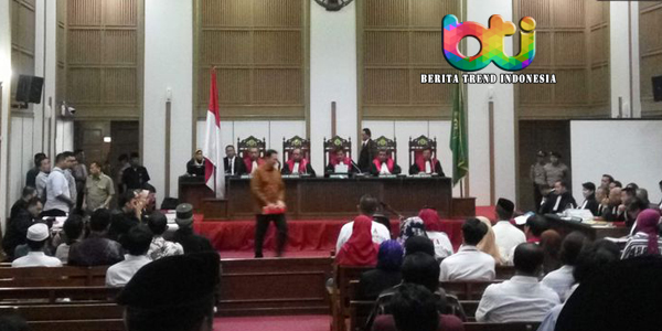 gara-gara-suyanto-sidang-ahok-penuh-dengan-tawa