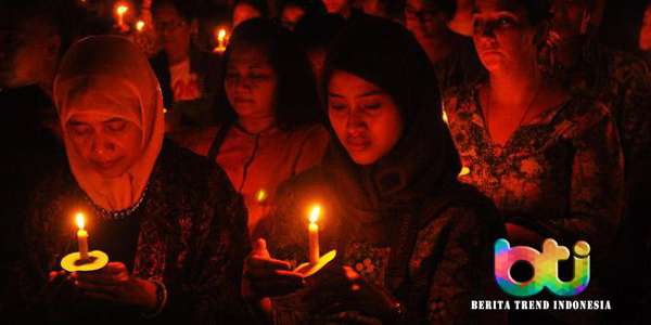 1000-lilin-sebagai-bentuk-protes-pembakaran-bunga