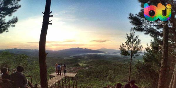 Bukit Panenjoan, Spot Untuk Berfoto Instagramable Di Geopark Ciletuh