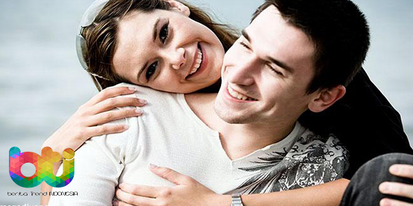 Menikahlah Dengan Orang Yang Dapat Membuat Anda Bisa Tertawa Bahagia