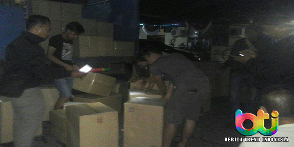 Polres Bengkayang Menyita Pil Herbal Yang Terdapat Di Sebuah Truk Diduga Asal Malaysia