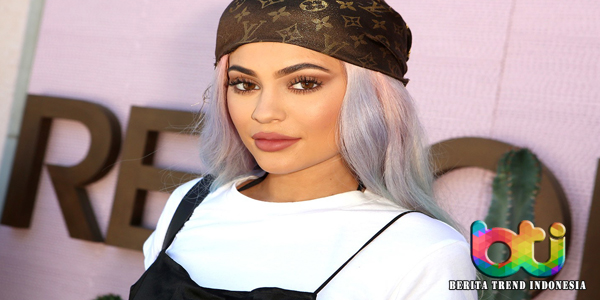 Beberapa Cara Untuk Mendapatkan Bibir Tebal Dan Penuh Seperti Kylie Jenner