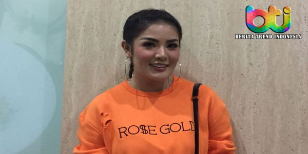 Nindy Ayunda, Tidak Perlu Barang Mahal Untuk Tampil Keren