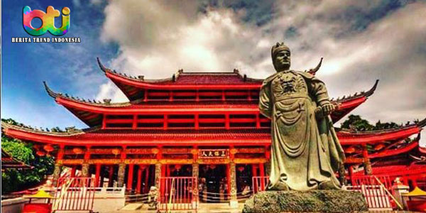 menikmati-liburan-imlek-di-kelenteng-sam-po-kong