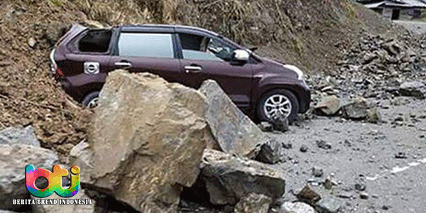Hendak-Mengantar-Logistik-Relawan-FPI-Terjebak-Longsor