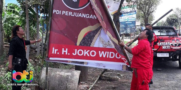 Mengapa-Ribuan-Poster-Jokowi-Di-Copot-PDI-Perjuangan