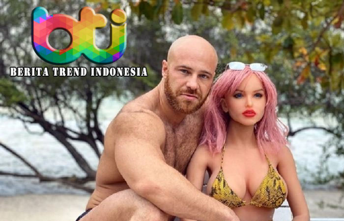 Nikahi Boneka Seks, Binaragawan Ini Ungkap "Istrinya" Rusak Sebelum Natal