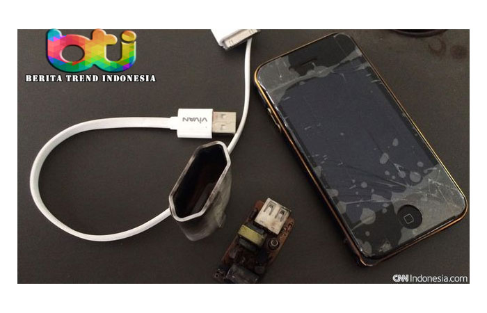 Aplikasi pesan singkat WhatsApp tidak bisa diakses melalui beberapa ponsel, salah satunya iPhone 4, pada tahun 2021. Seperti ponsel dengan sistem operasi Android dan iOs