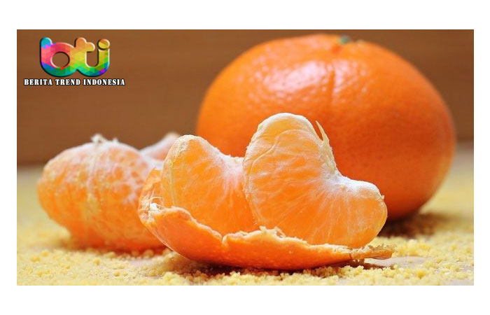 Ogah Bayar Bagasi, Pria Ini Makan 30 Kg Jeruk Sambil Berdiri di Bandara