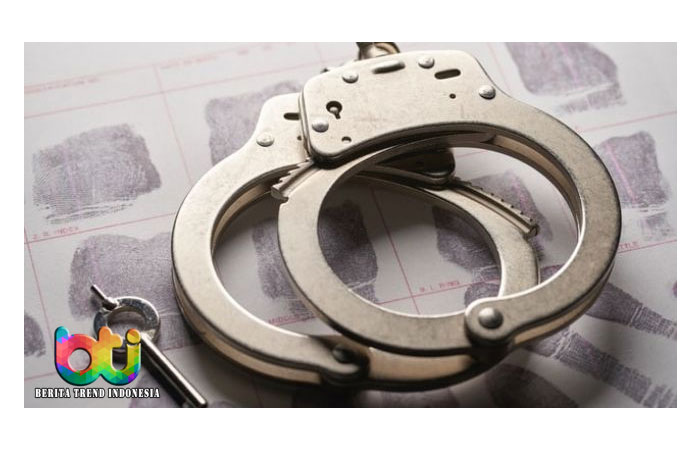 Pria Kembalikan Borgol Setelah 60 Tahun, Suratnya Bikin Polisi Tersenyum