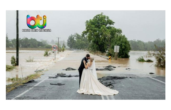 Terjebak Banjir di Hari Pernikahan, Pengantin Ini Dijemput Pakai Helikopter