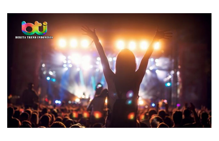 5 Ribu Orang Padati Barcelona untuk Nonton Konser Terbesar Sejak Pandemi